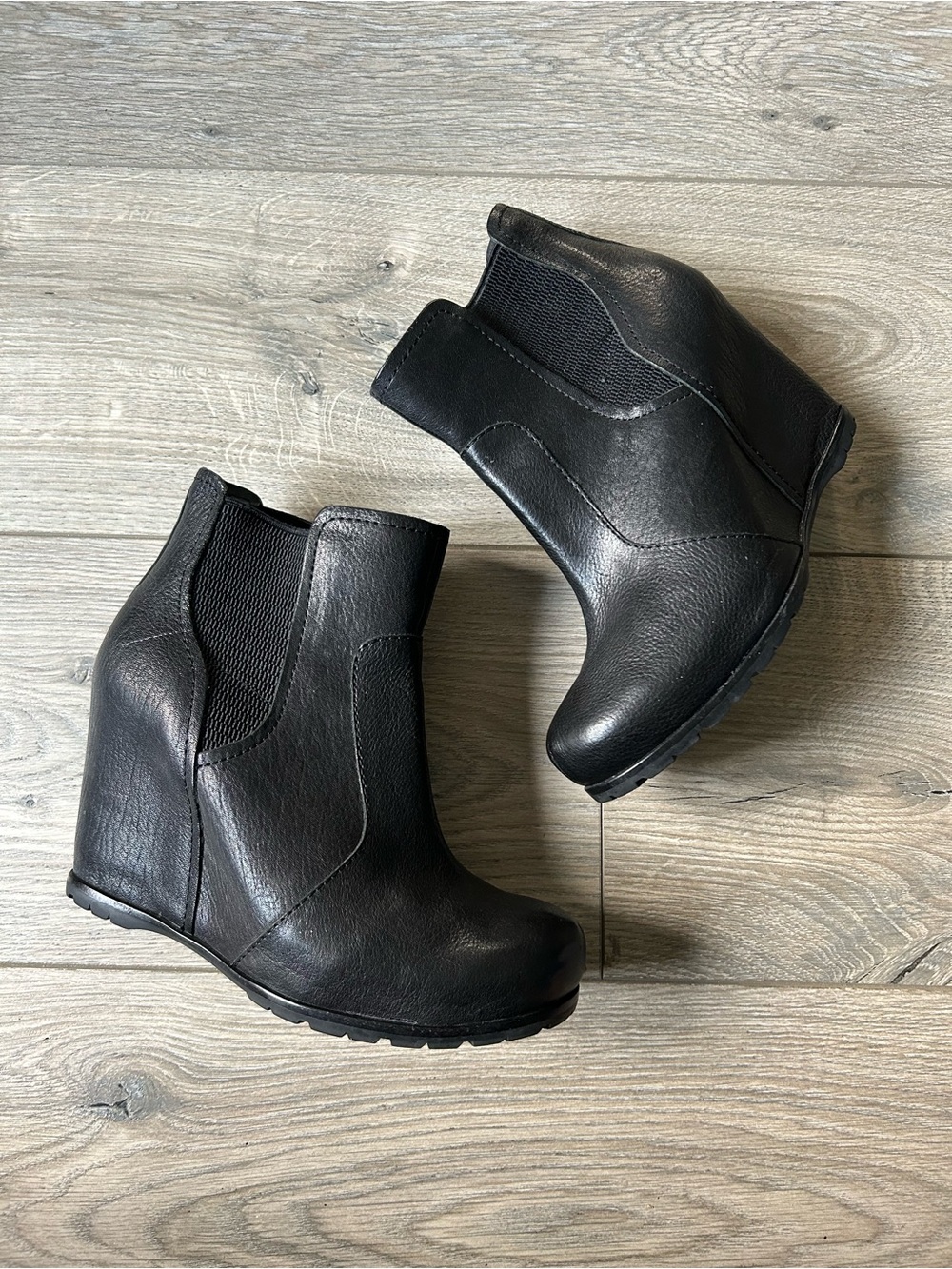 Kork-Ease Black Leather Wedge Chelsea Ankle Booties Size 7